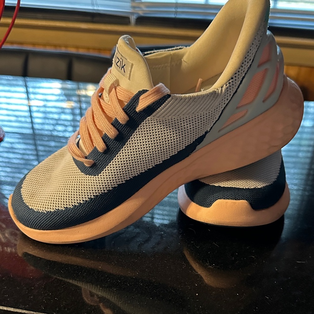 Kizik Women's Athletic Shoes - Pink and Gray